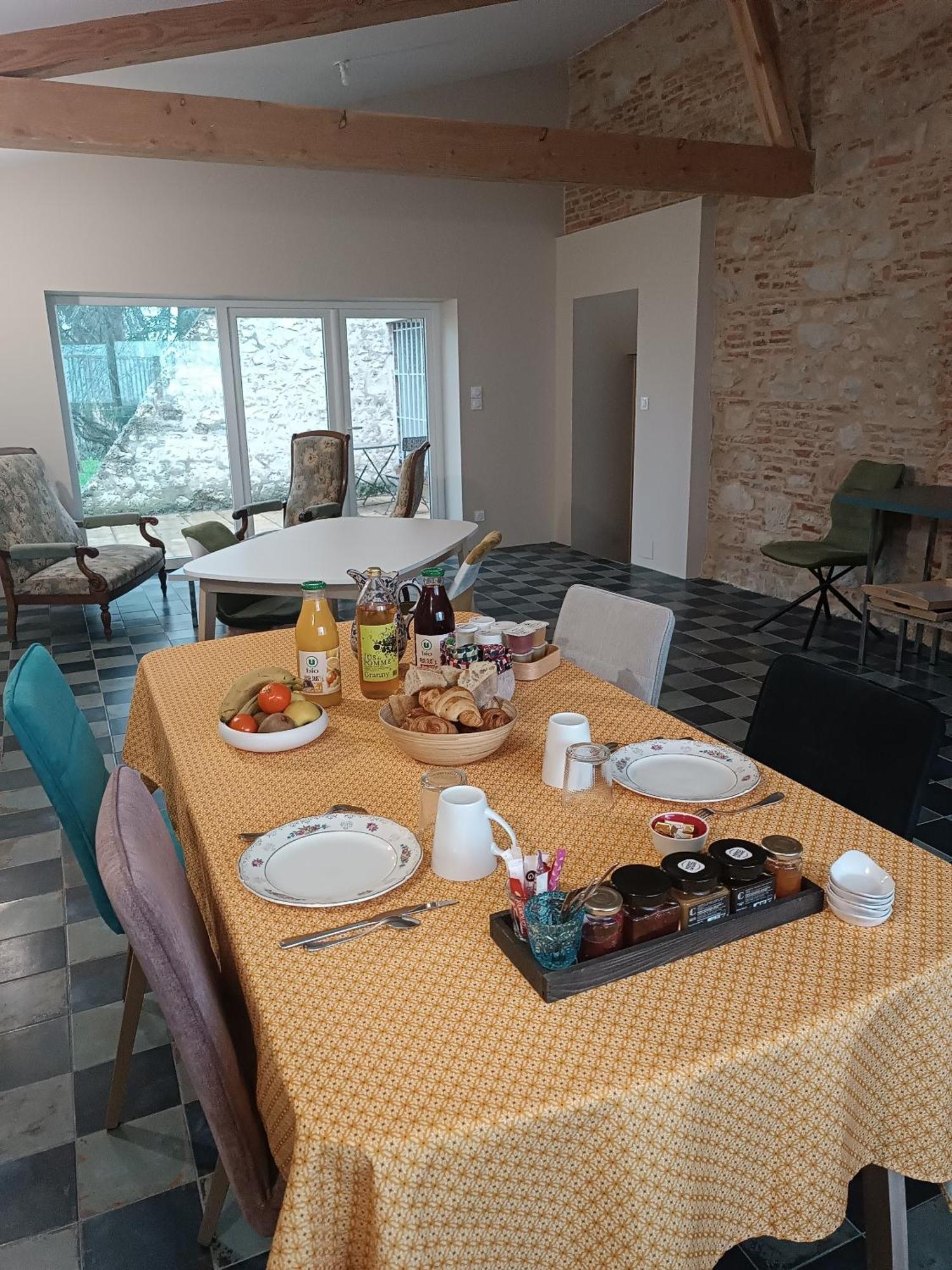 Chambres d'Hôtes Le Jardin Des Cèdres Lavaur  Exterior foto